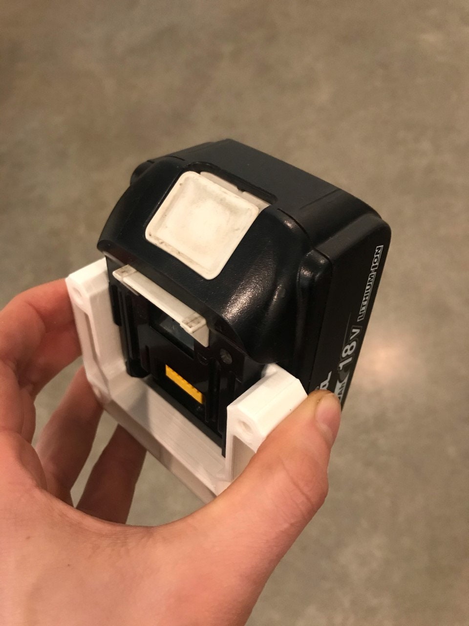 Makita Battery Holder STL File – 3D Print File for 18V Makita Battery Bracket